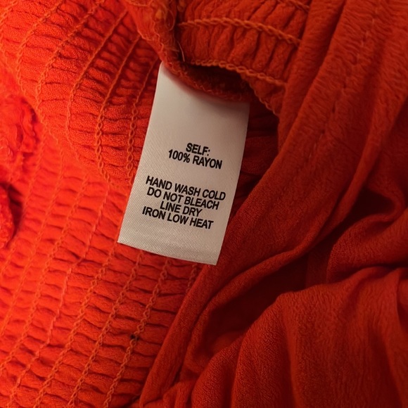 RED V-NECK TANK - Picture 2 of 2